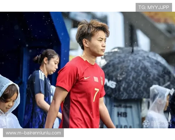 王霜腰部受伤仍请战，常卫魏强行换下保护核心球员